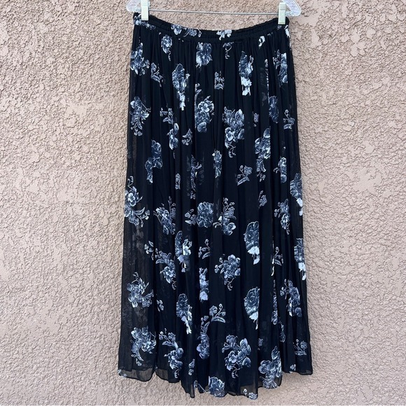 Free People Dresses & Skirts - Free People Feminine‎ Floral Skirt Size Medium Fairycore Modest Feminine